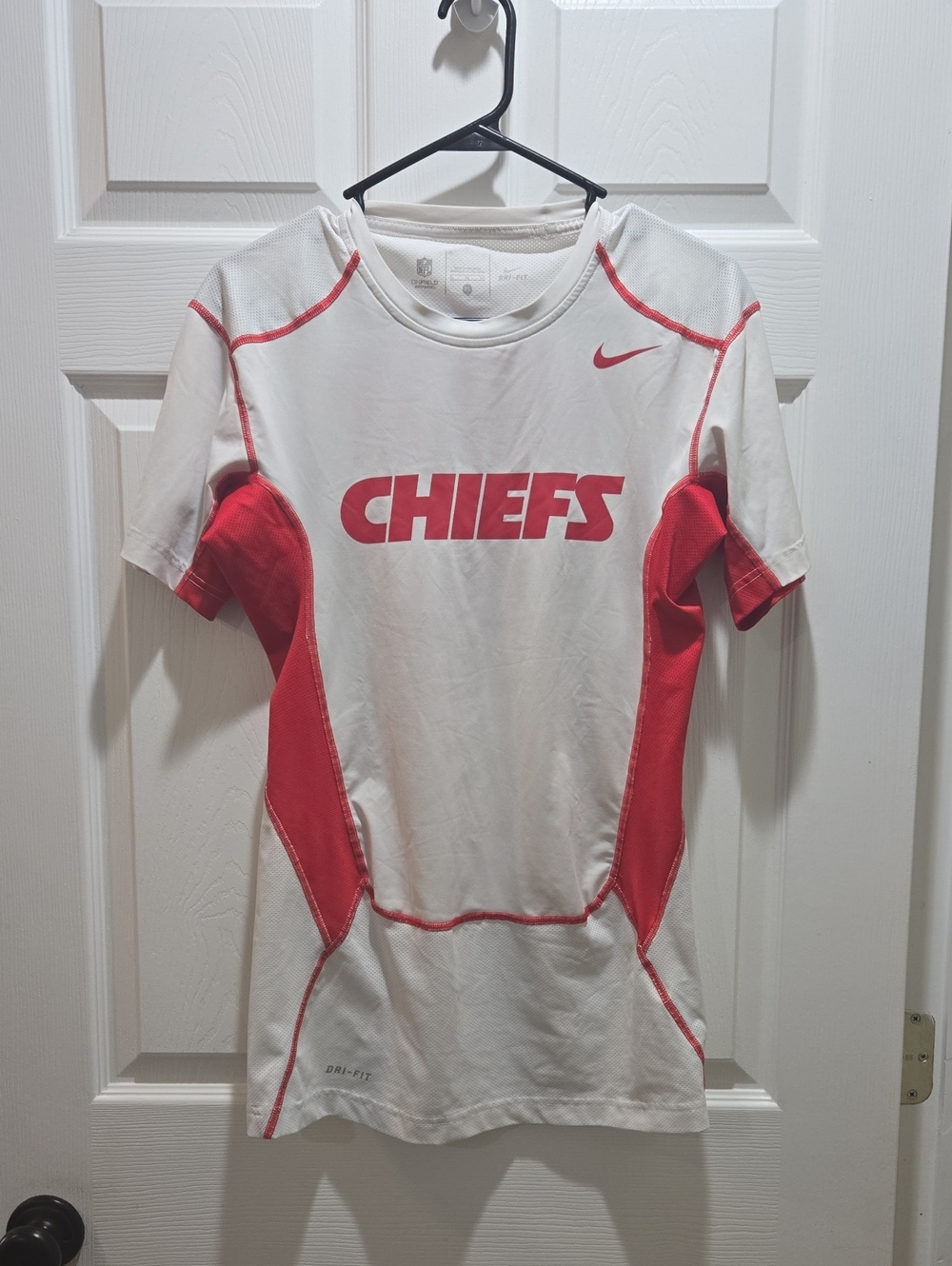 Women's Nike White & Red Chiefs Performance Top. Preowned. Size XL